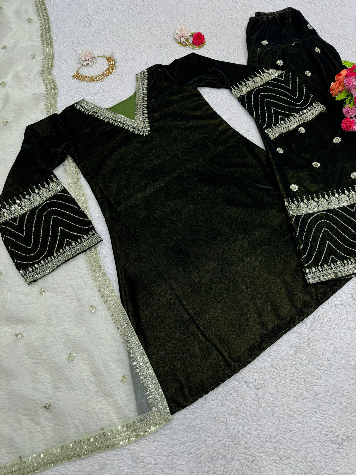 Green Velvet Top Pent Dupatta Set