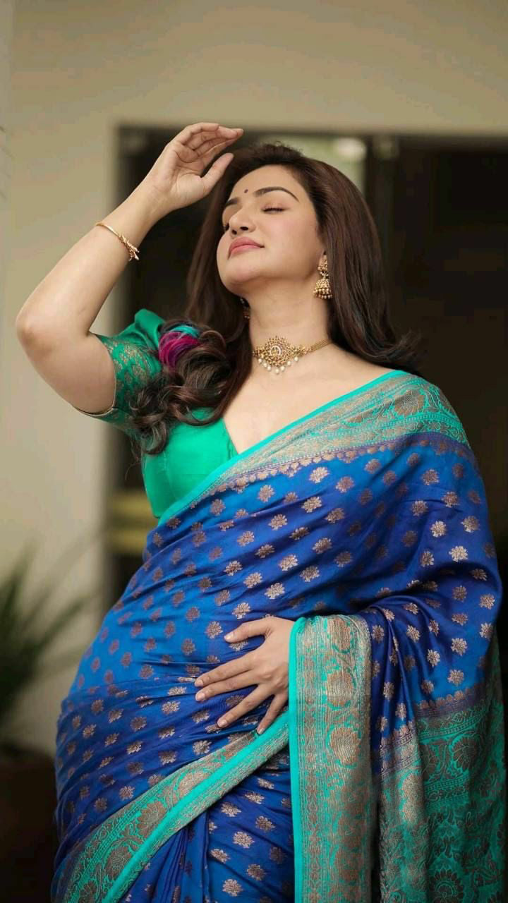 Trending Pallu & Jacquard Work On All Over The Saree
