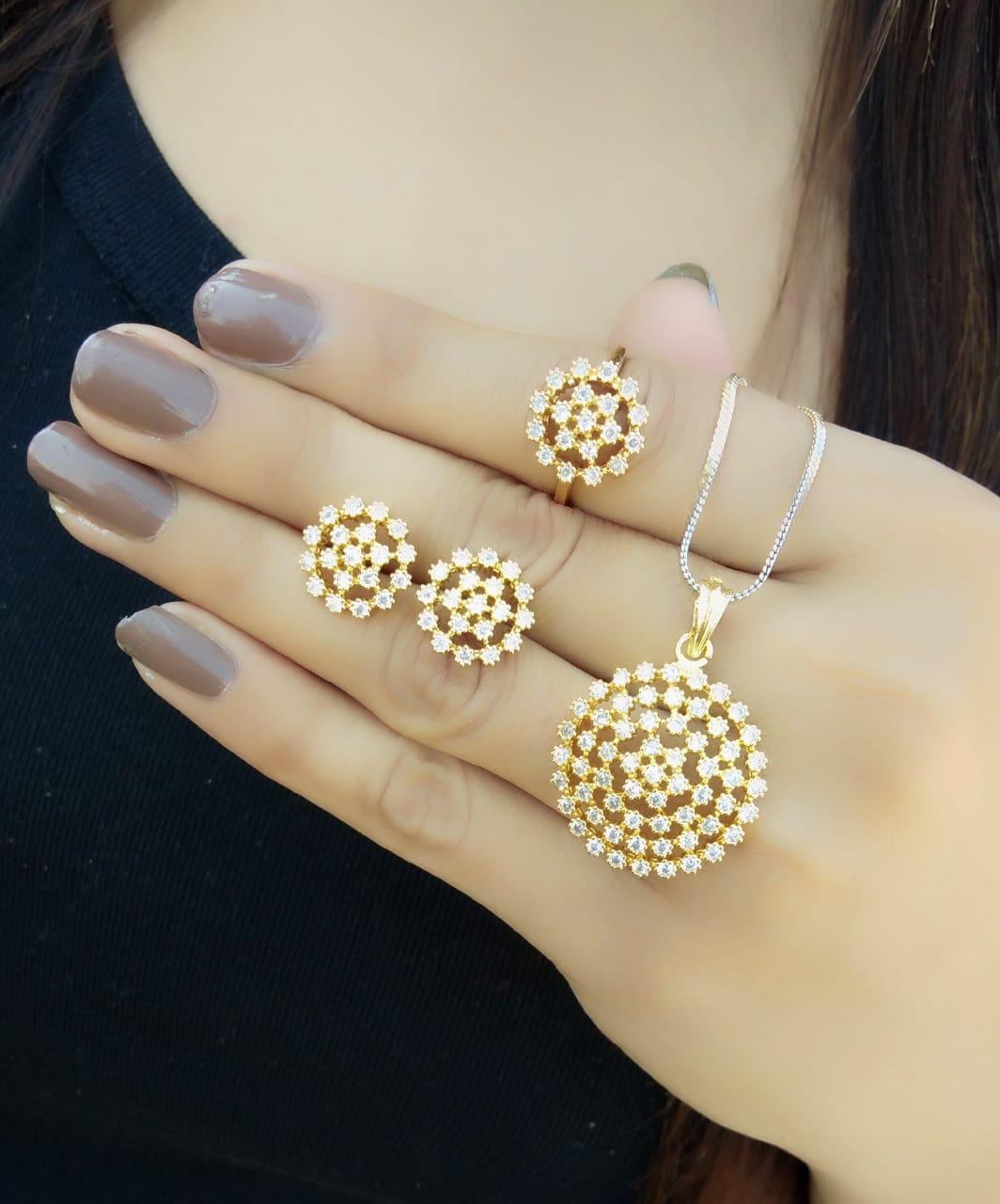Fantastic White Diamond Imitation Necklace Design Set