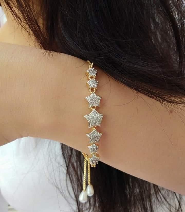 Flattering White Color American Diamond Artificial Bracelet