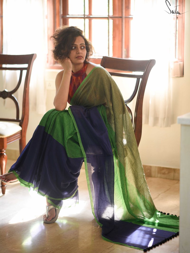 Surpassing Navy Blue And Green Colored Festive Wear Pure Linen Beautiful Designer Saree For Women
