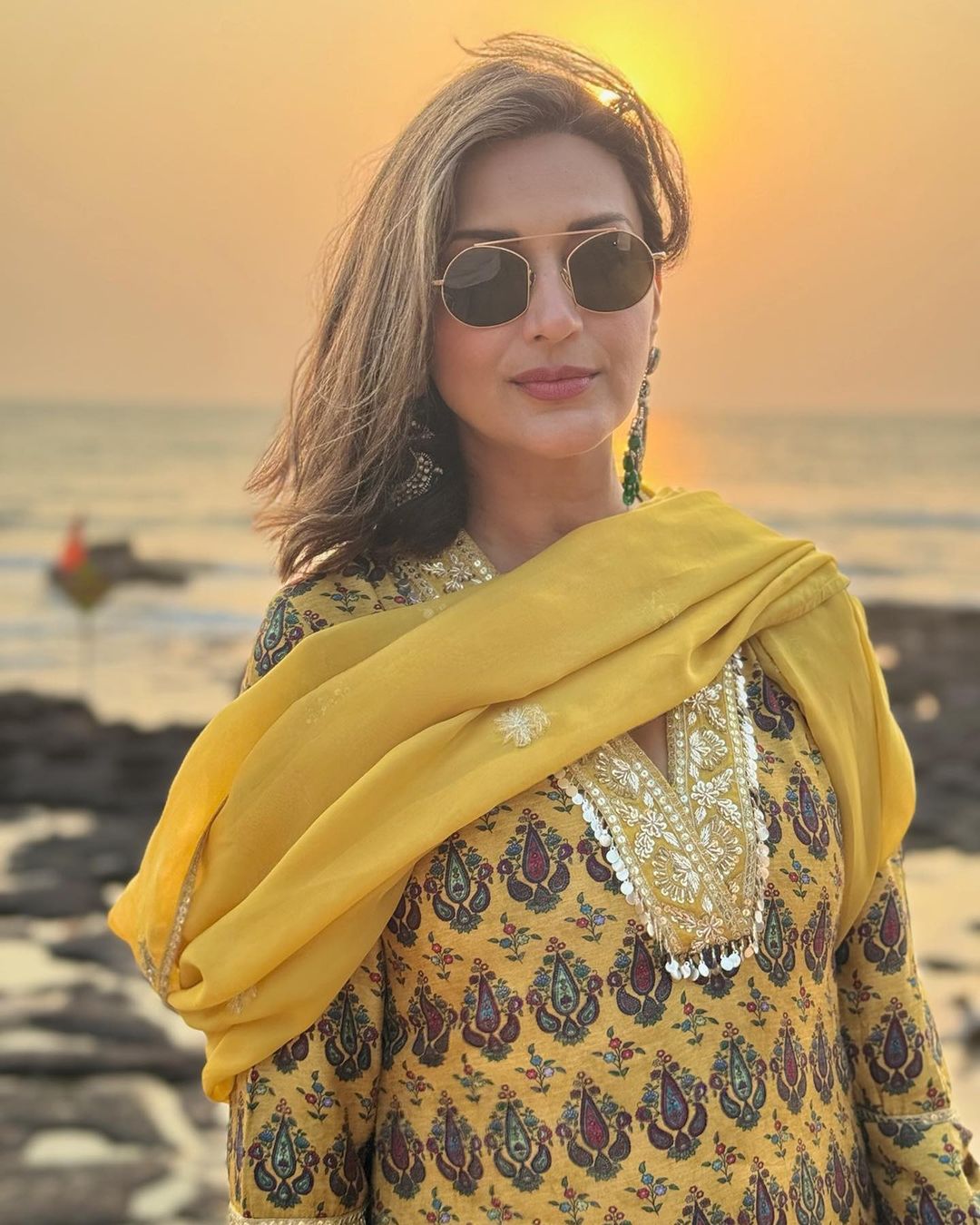 "Sonali Bendre's Nostalgic Sunset Captures: A 90's Actress' Journey on Instagram"