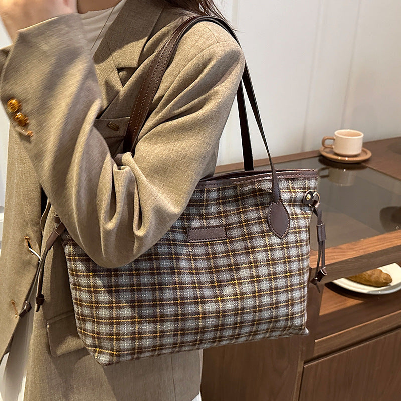 Largecapacity Shoulder Commuter Bag