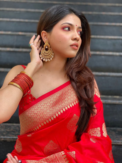 Soft Lichi Silk Jacquard Party Wear Saree with rich pallu
