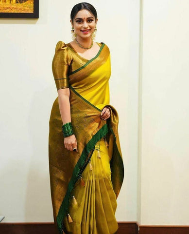 Women's Kanjivaram Soft Silk Saree for Wedding With Blouse Piece