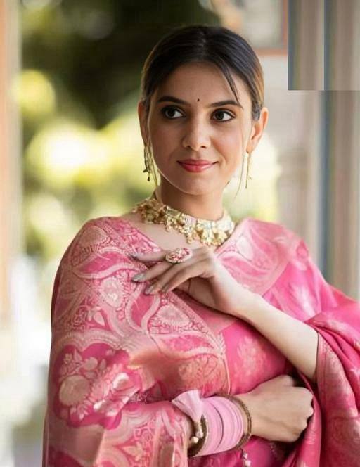Reach Pallu Jacquard Saree For Women