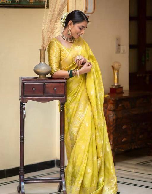 Reach Pallu Jacquard Saree For Women