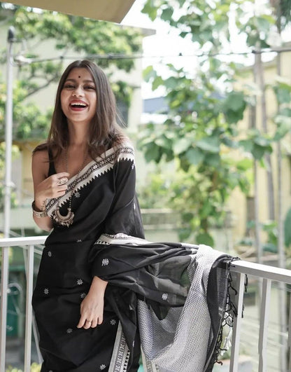Reach Pallu Jacquard Saree For Women