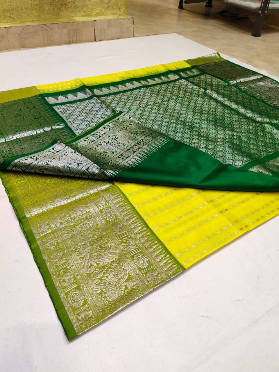 Beautiful Rich Pallu & Jacquard Work On All Over The Saree