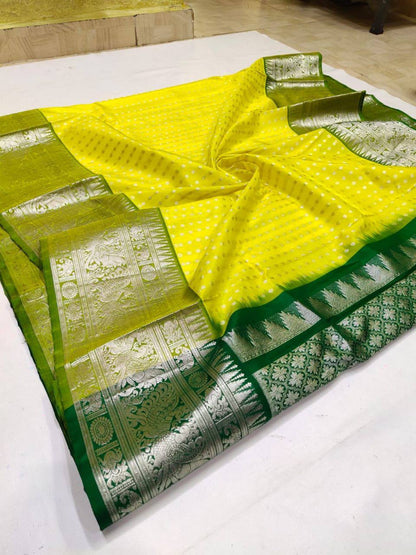 Beautiful Rich Pallu & Jacquard Work On All Over The Saree