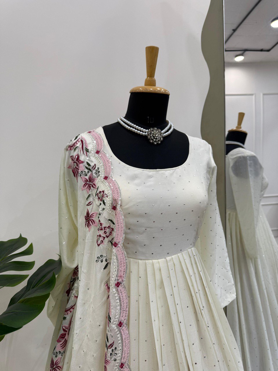White Color Chinon Silk Top Pent Dupatta