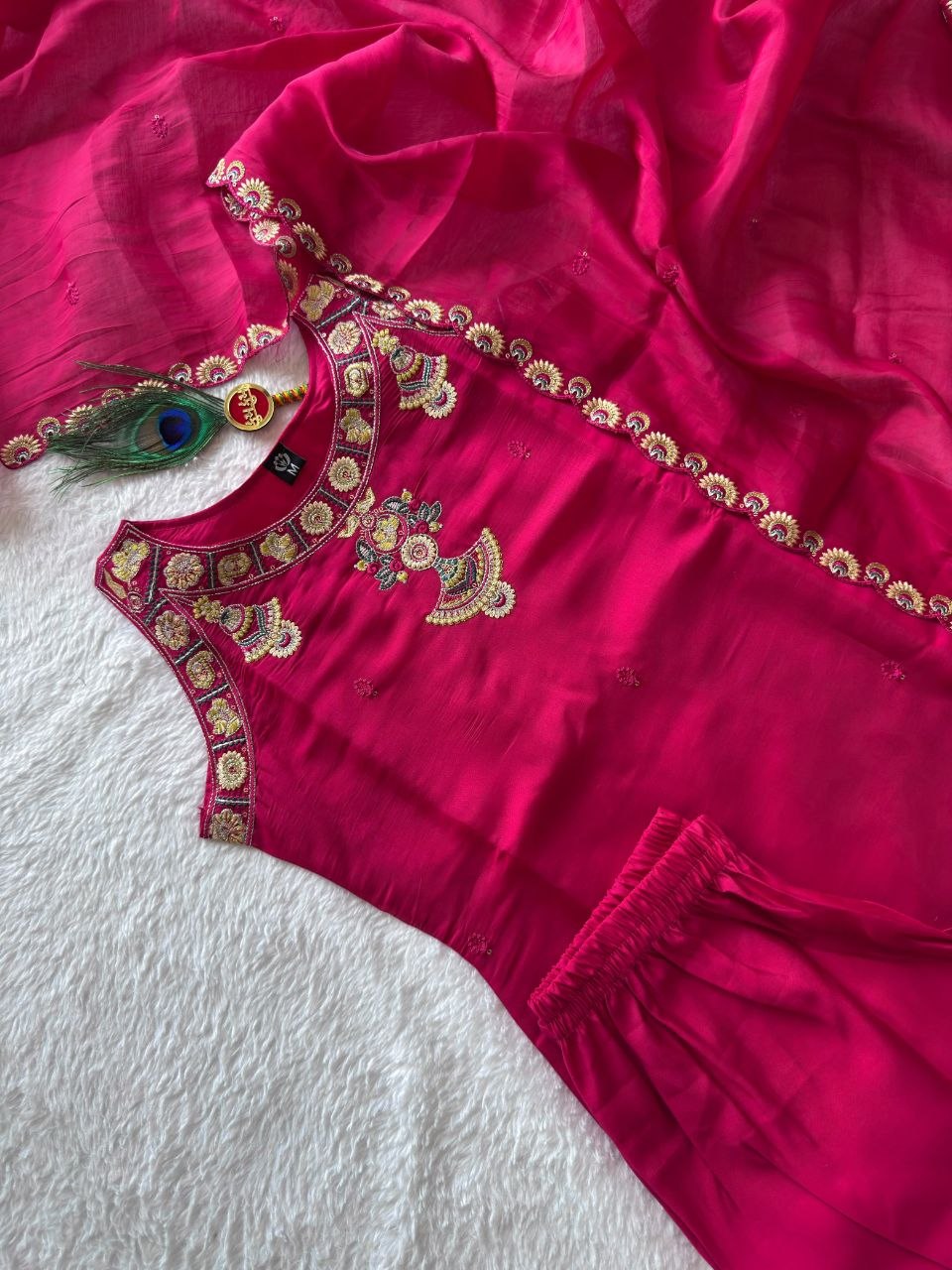 Pink kurta set embroidery and pant detail