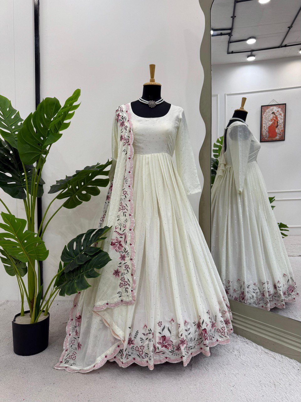 White Color Chinon Silk Top Pent Dupatta