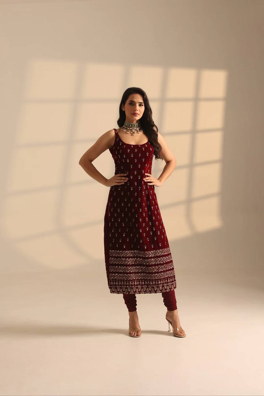 Exquisite Roman Glass Ethnic Set