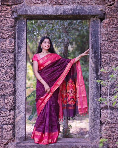 Elegant Jacquard Woven Soft Silk Saree featuring Grand Pallu & Designer Contrast Border