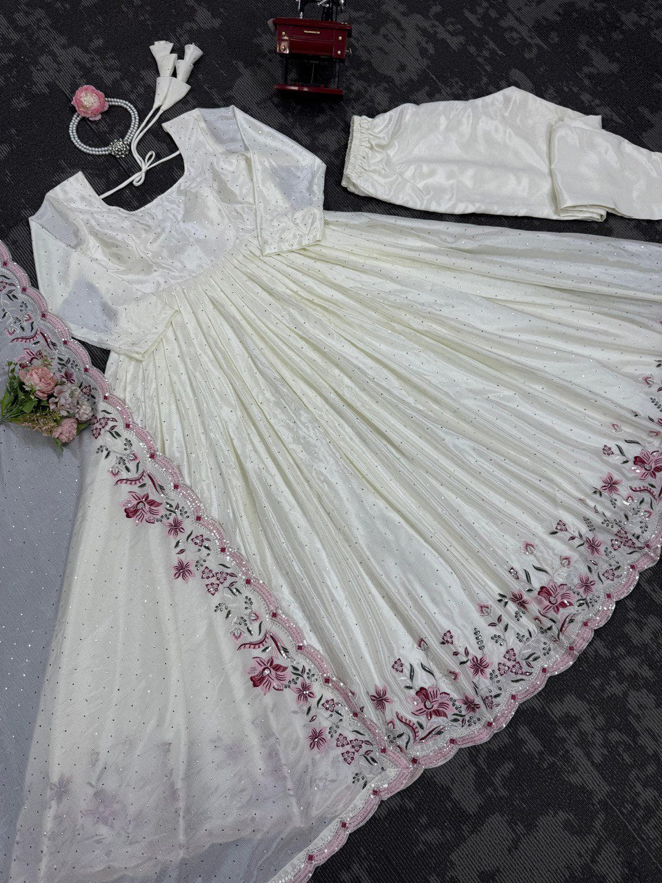 White Color Chinon Silk Top Pent Dupatta