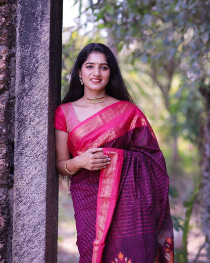 Elegant Jacquard Woven Soft Silk Saree featuring Grand Pallu & Designer Contrast Border