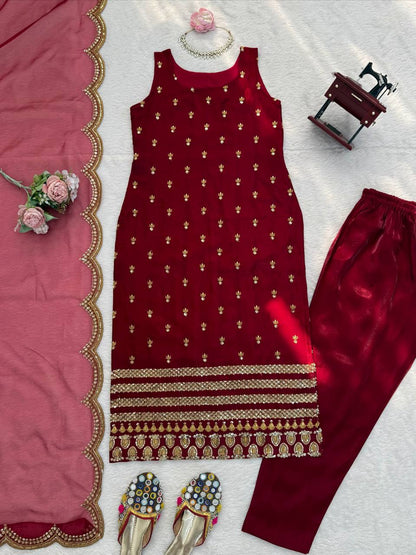 Exquisite Roman Glass Ethnic Set