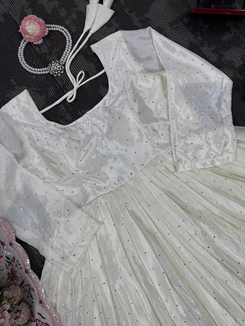 White Color Chinon Silk Top Pent Dupatta