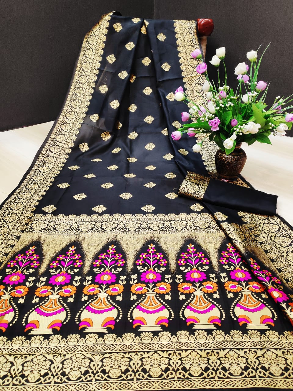 Impressive Black Colored Silk With Rich Pallu Designer Saree Online