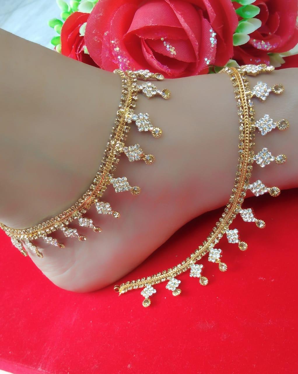 Splendid White Diamond Golden Imitation Anklet Set Online