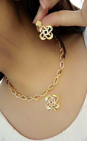 Imposing Golden American Diamond Sleek Imitation Necklace Set Online