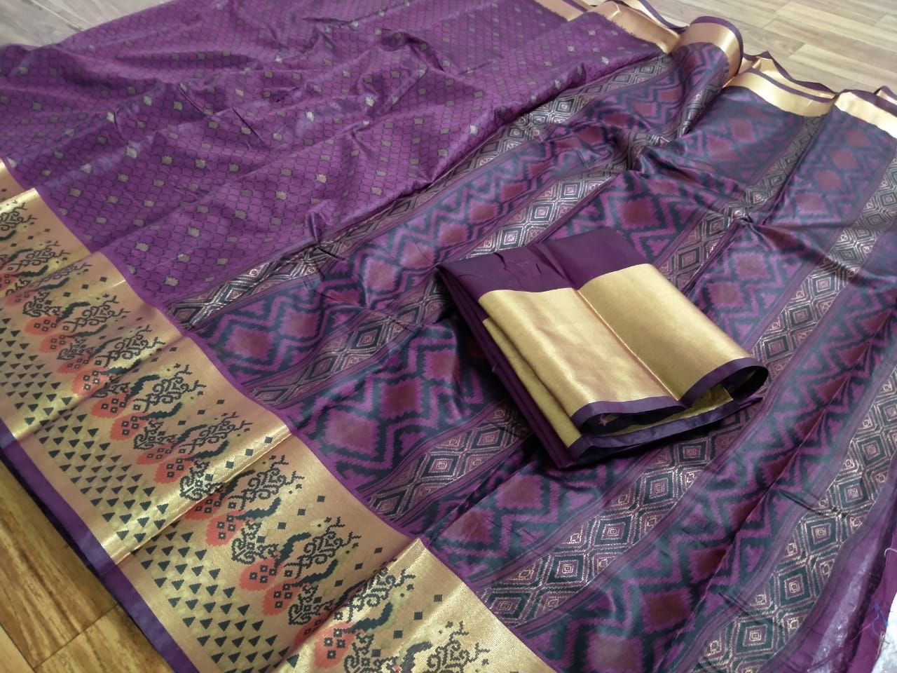 Amazeballs Purple Poly Silk With Hand Foil Print Designer Fancy Saree Online