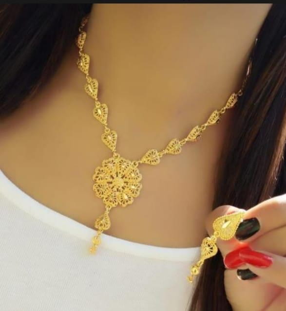 Amazeballs Golden Colored Imitation Necklace Set Design