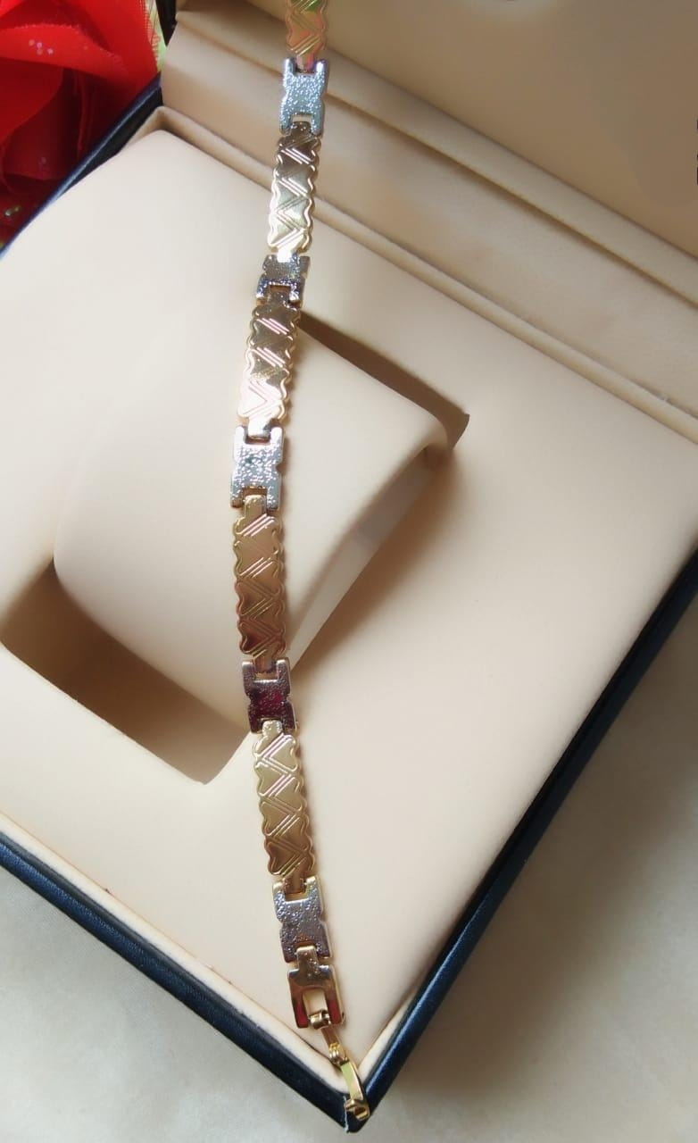 Pulchritudinous Silver & Golden Colored Artificial Bracelet