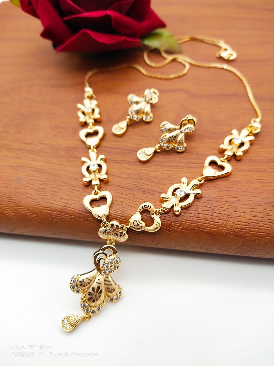 Mind-Blowing Golden Imitation White Diamond Necklace Set Design