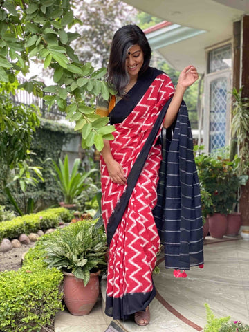 Thrilling Red Color Festival Wear Traditional Wear Cotton Linen Golden Zari Border Digital Printed Designer Saree Blouse