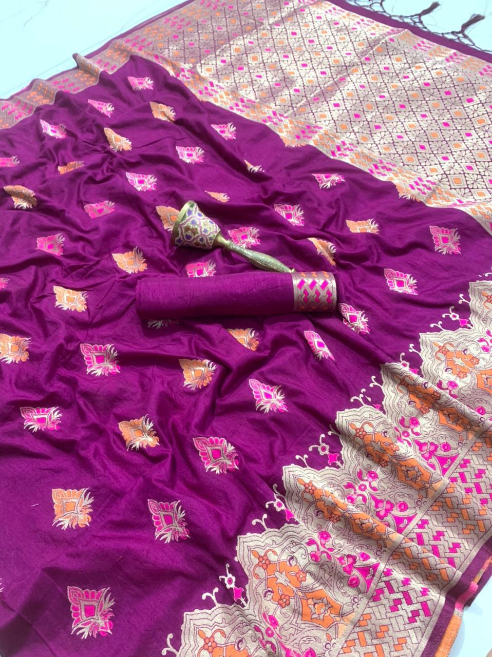 Attractive Violet Color Novelty Zari Weaving Work Art Silk Traditional Wear Saree Blouse