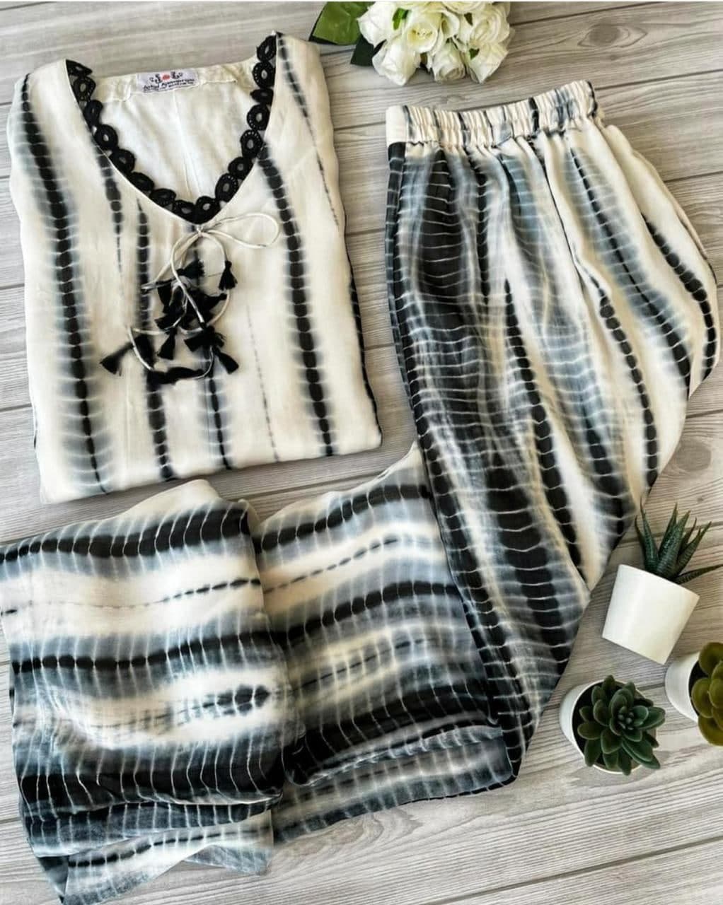 Glourious White Color Ready Made Cotton Printed Rayon Plazo Kurti