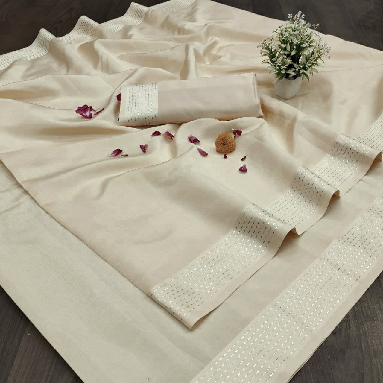 Shattering Cream Color Zari Weaving Cotton Saree Blouse For Ladies