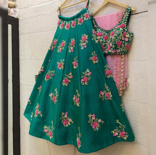 Sizzling Rama Green Color Function Wear Tapeta Embroidered Work Lehenga Choli