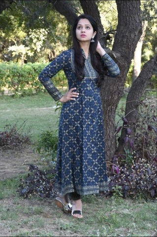 Ravishing Navy Blue Color Ready Made Cotton Rayon Designer Printed Pent Kurti Set