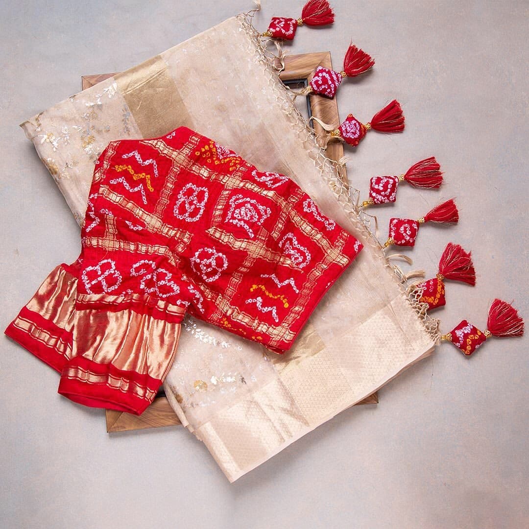 Stunning Cream Color Wedding Wear Banarasi Silk Zari Weaving Work Saree Blouse