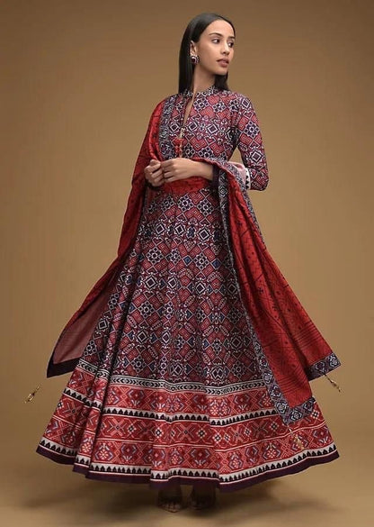 Enhancing Black Color Digital Printed Function Wear Taffeta Silk Dupatta Gown