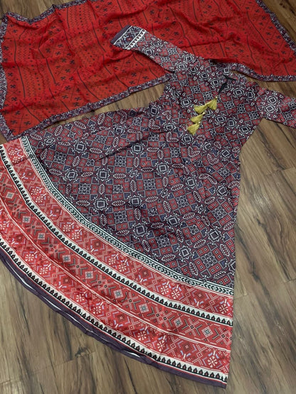Enhancing Black Color Digital Printed Function Wear Taffeta Silk Dupatta Gown