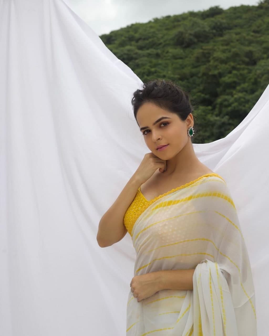 Flaunt Yellow Color Georgette Digital Printed Saree Blouse