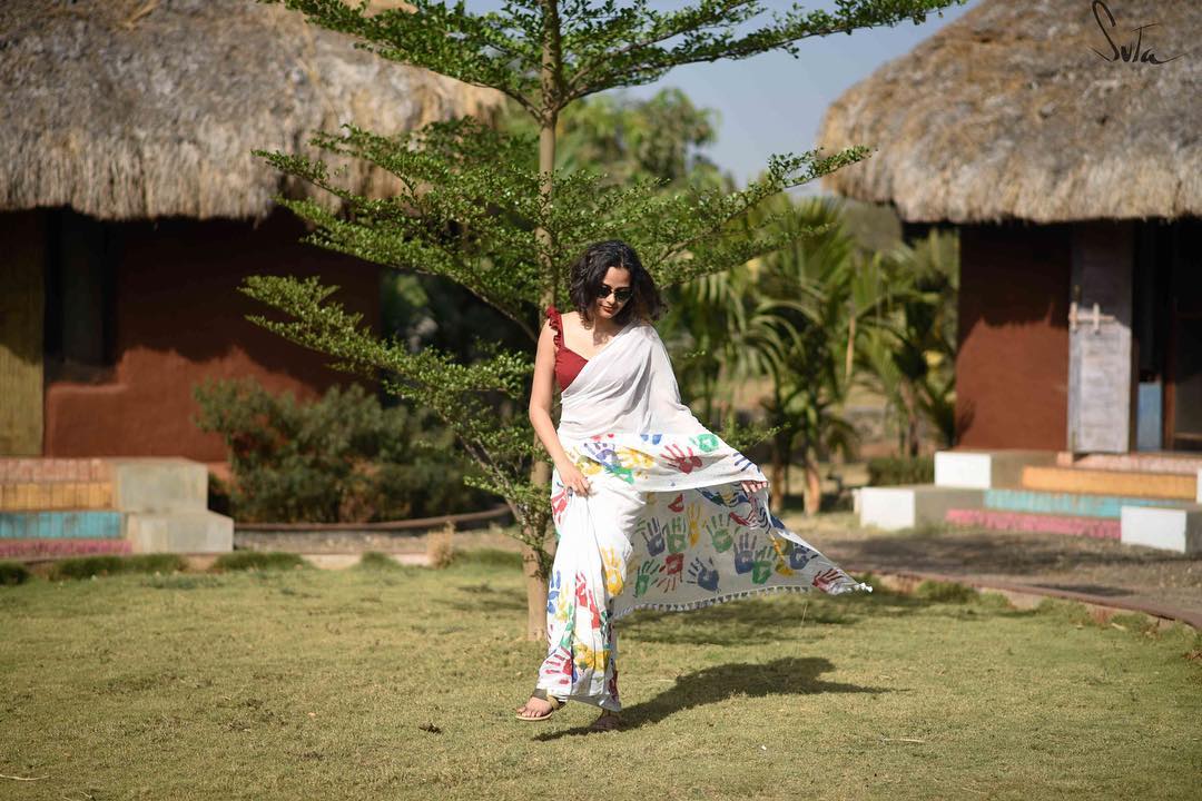 Ravishing White Blue Colored Party Wear Printed Pure Linen Saree