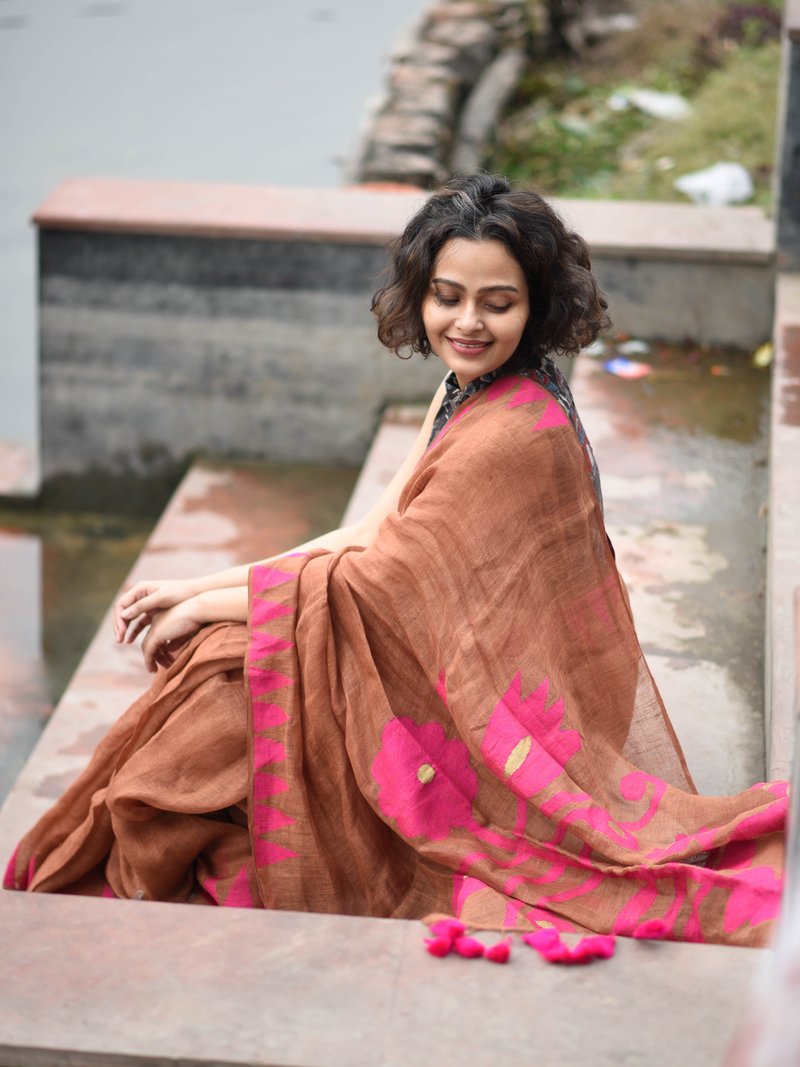 Deserving Brown And Pink Colored Festive Wear Pure Linen Designer Saree For Women