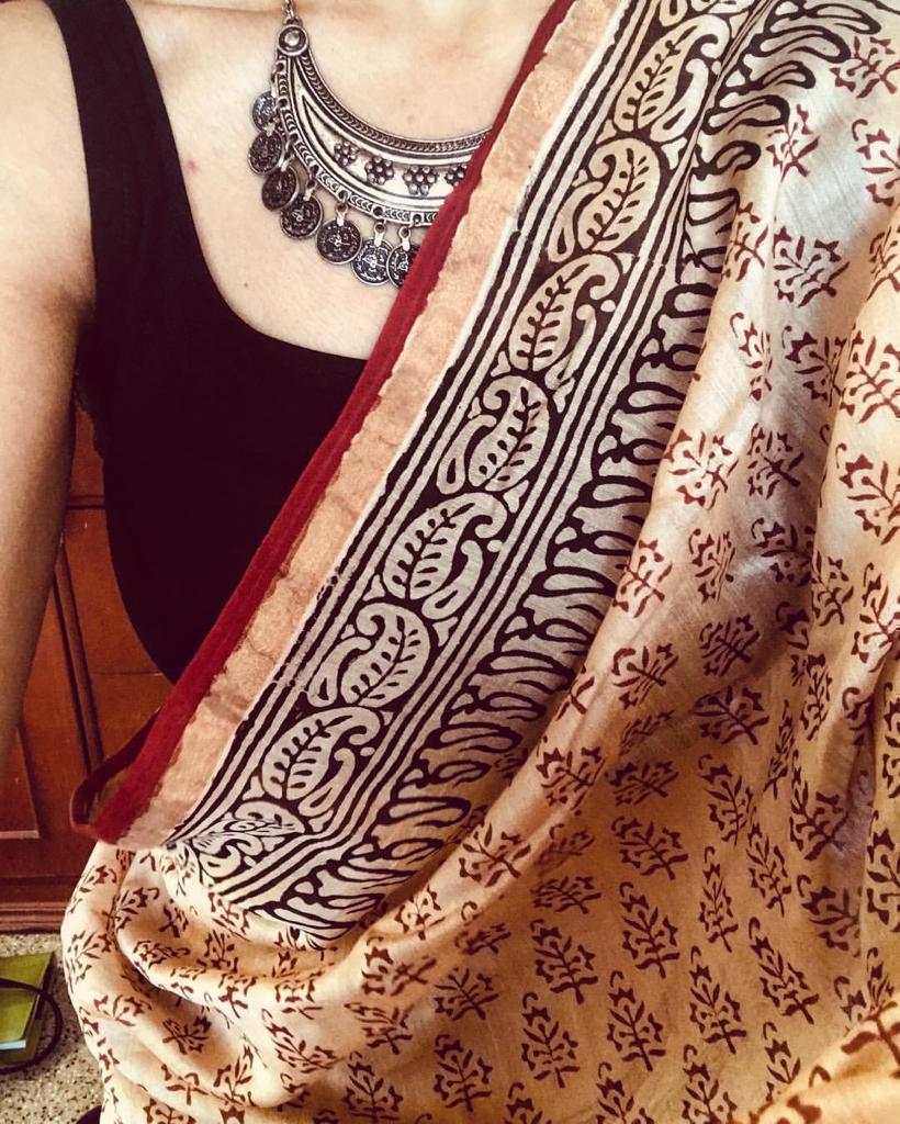 incredible Printed Cotton Linen Saree With Blouse
