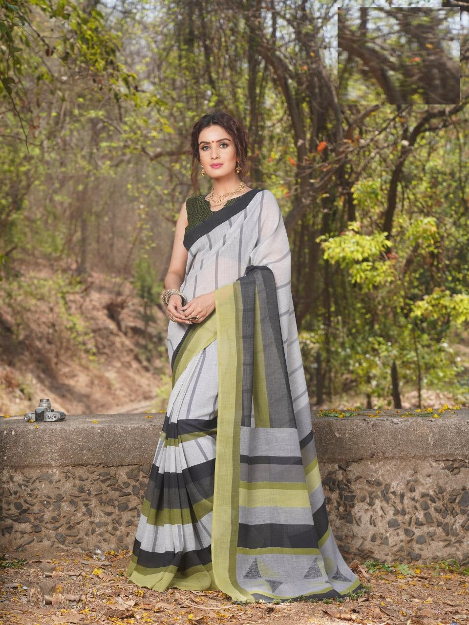 Grey Colored Reach Look Stripe Printed Linen Saree With Blouse For Women